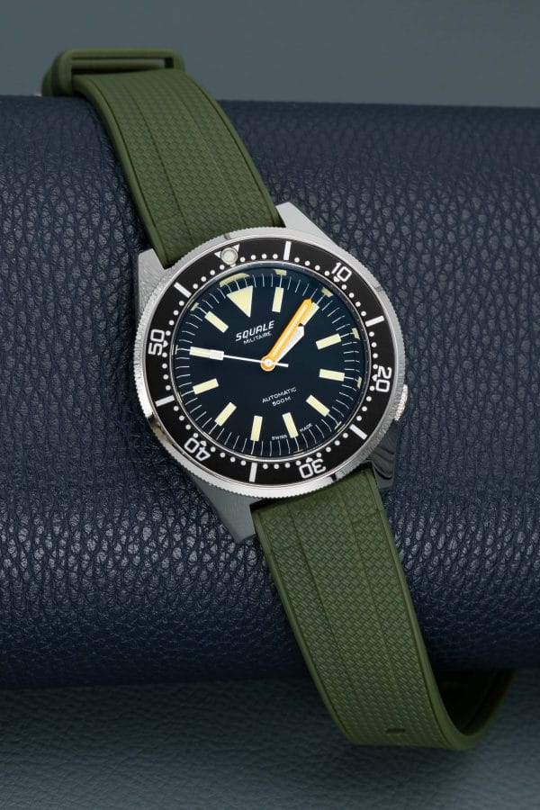 Squale 1521 Militaire i kombination med armégrönt gummiklockarmband med rak ände